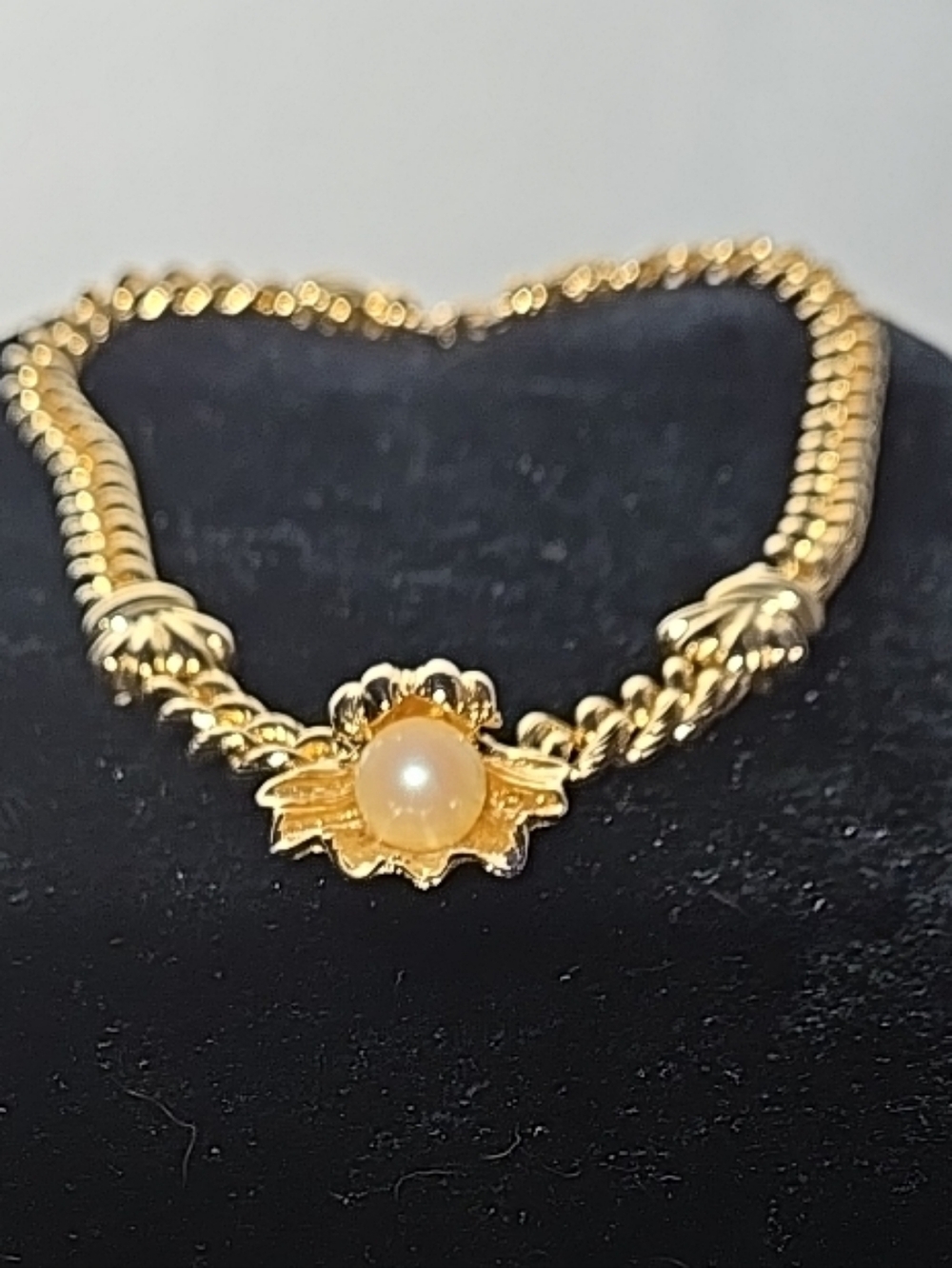 IVANA Oyster Shell Pearl Gold Tone Cuban Link  Pendant Necklace - Picture 6 of 9